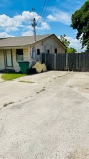 2605 W Howard Lane