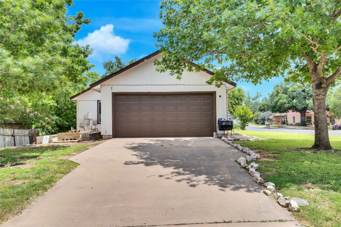 1611 E 10th Street , Austin, TX, 78702 | 3994322 | Realty Texas LLC