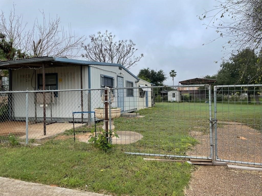 304 E Kohler Street , Hebbronville, TX, 78361 | 420437 | Realty Texas LLC