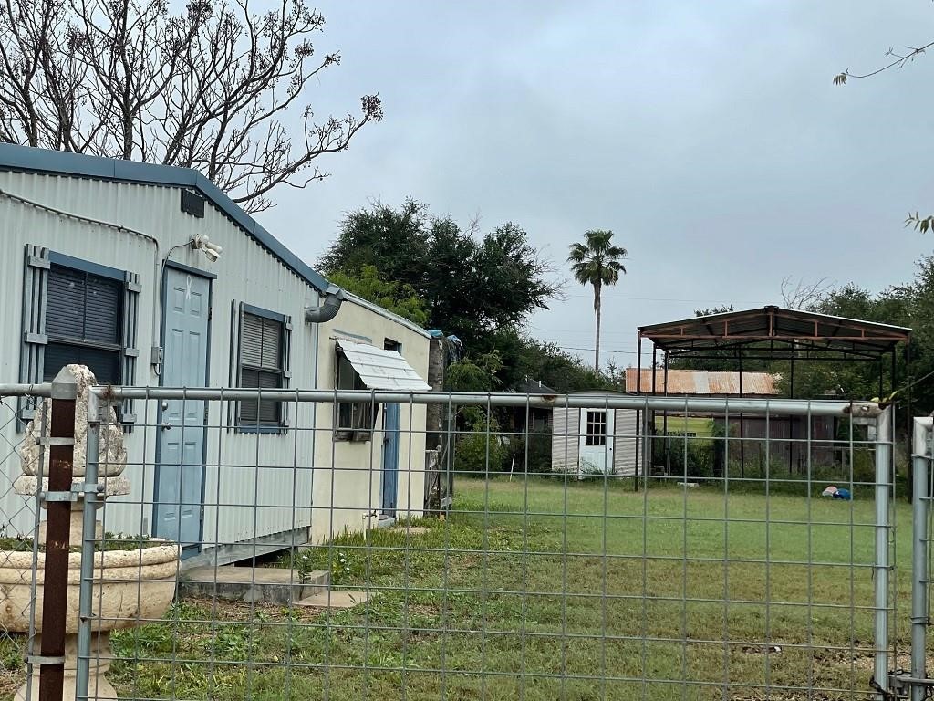 304 E Kohler Street , Hebbronville, TX, 78361 | 420437 | Realty Texas LLC