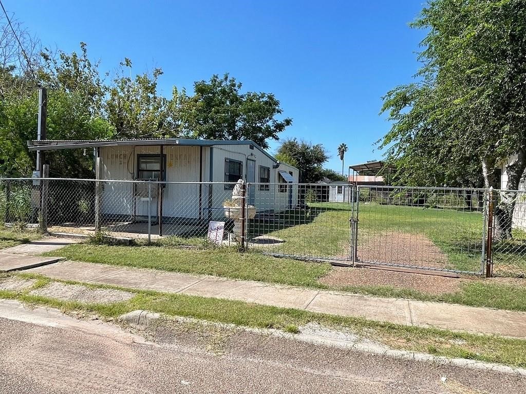 304 E Kohler Street , Hebbronville, TX, 78361 | 420437 | Realty Texas LLC
