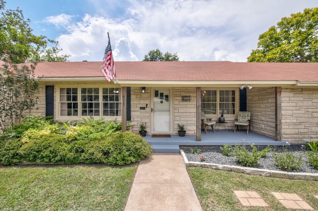 Sold: 615 W Thompson Avenue Blog Image Banner