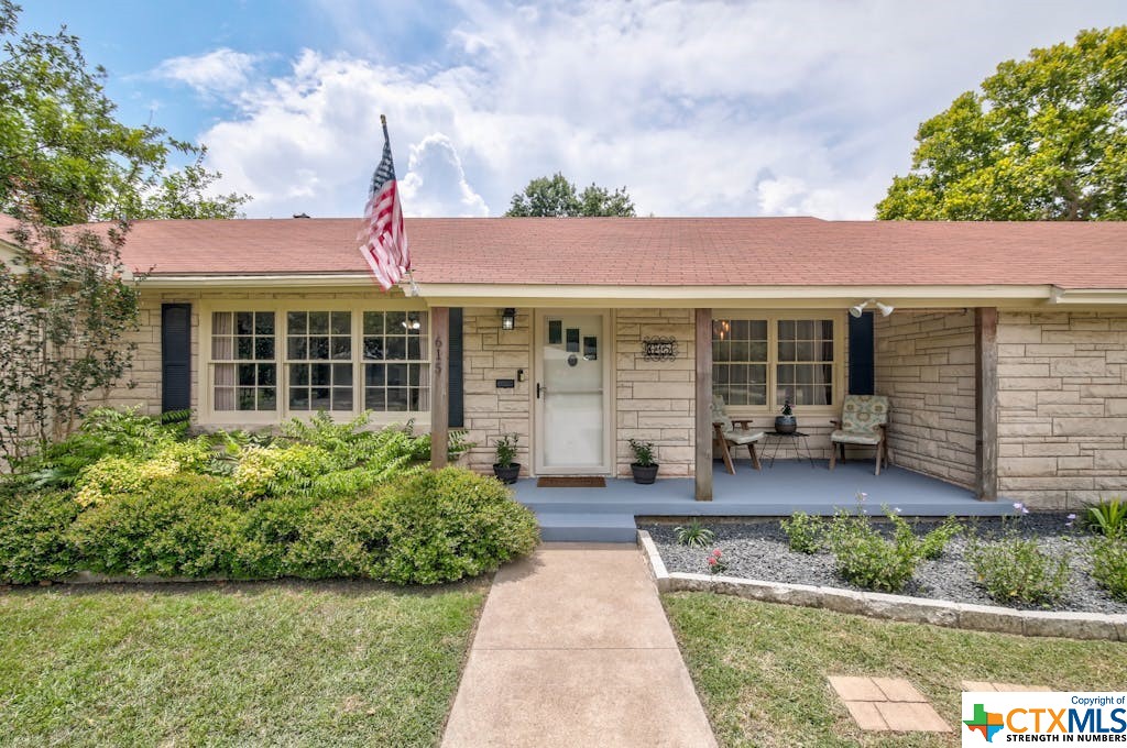 Sold: 615 W Thompson Avenue Blog Image Banner