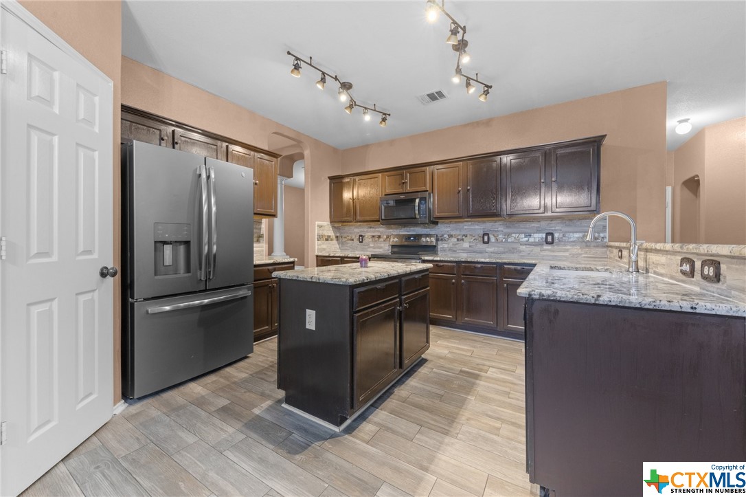 5903 Mosaic Trail