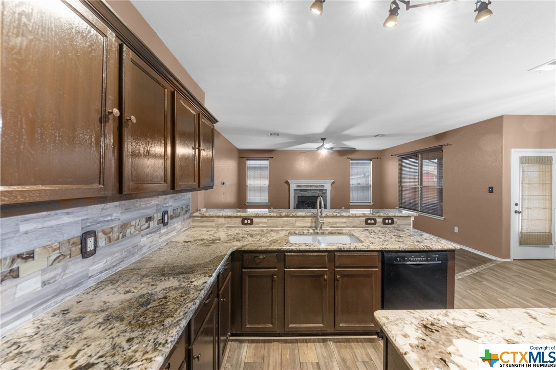 5903 Mosaic Trail