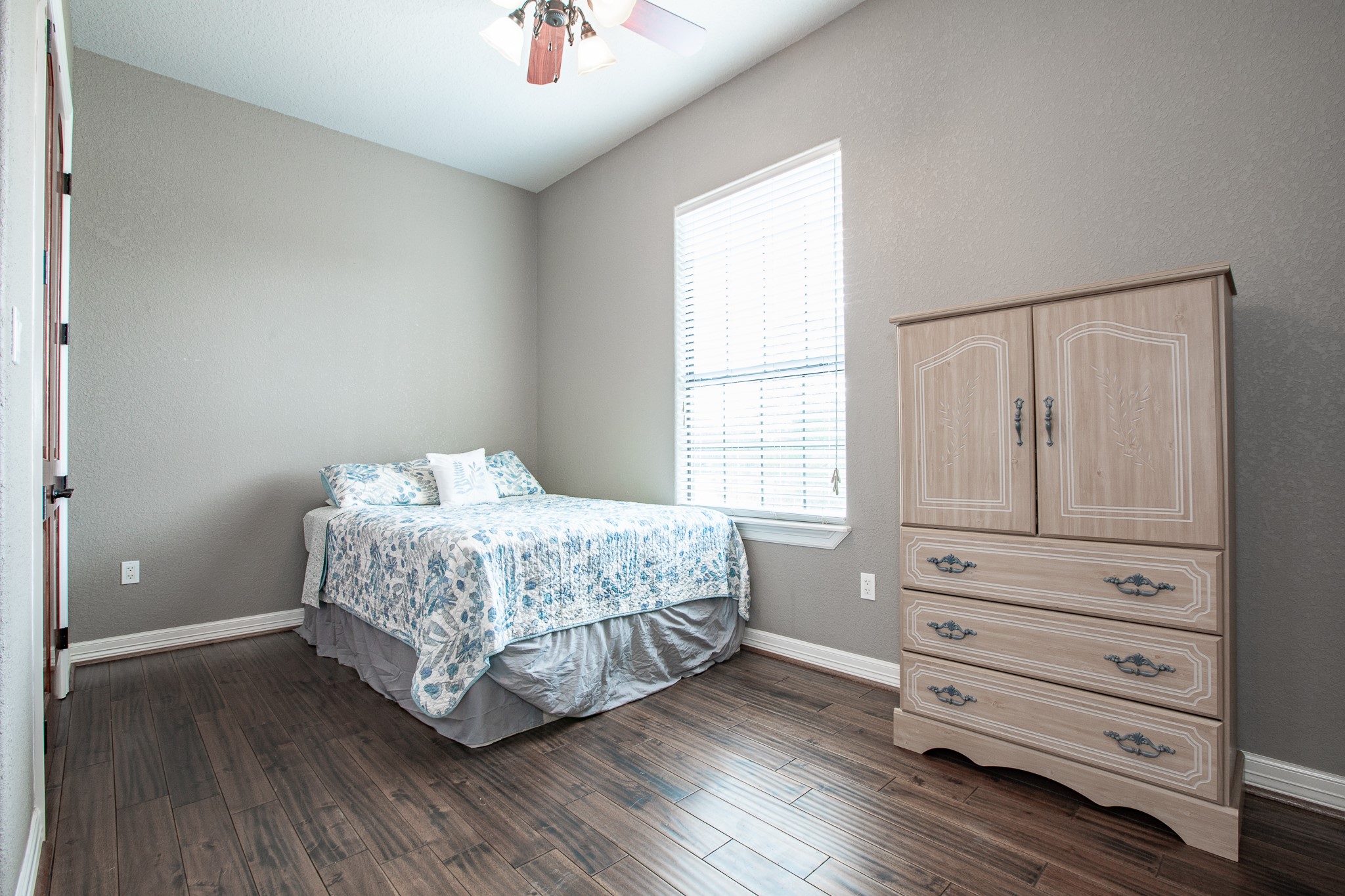 232 Pony Trail , Angleton, TX, 77515 | 90346447 | Realty Texas LLC