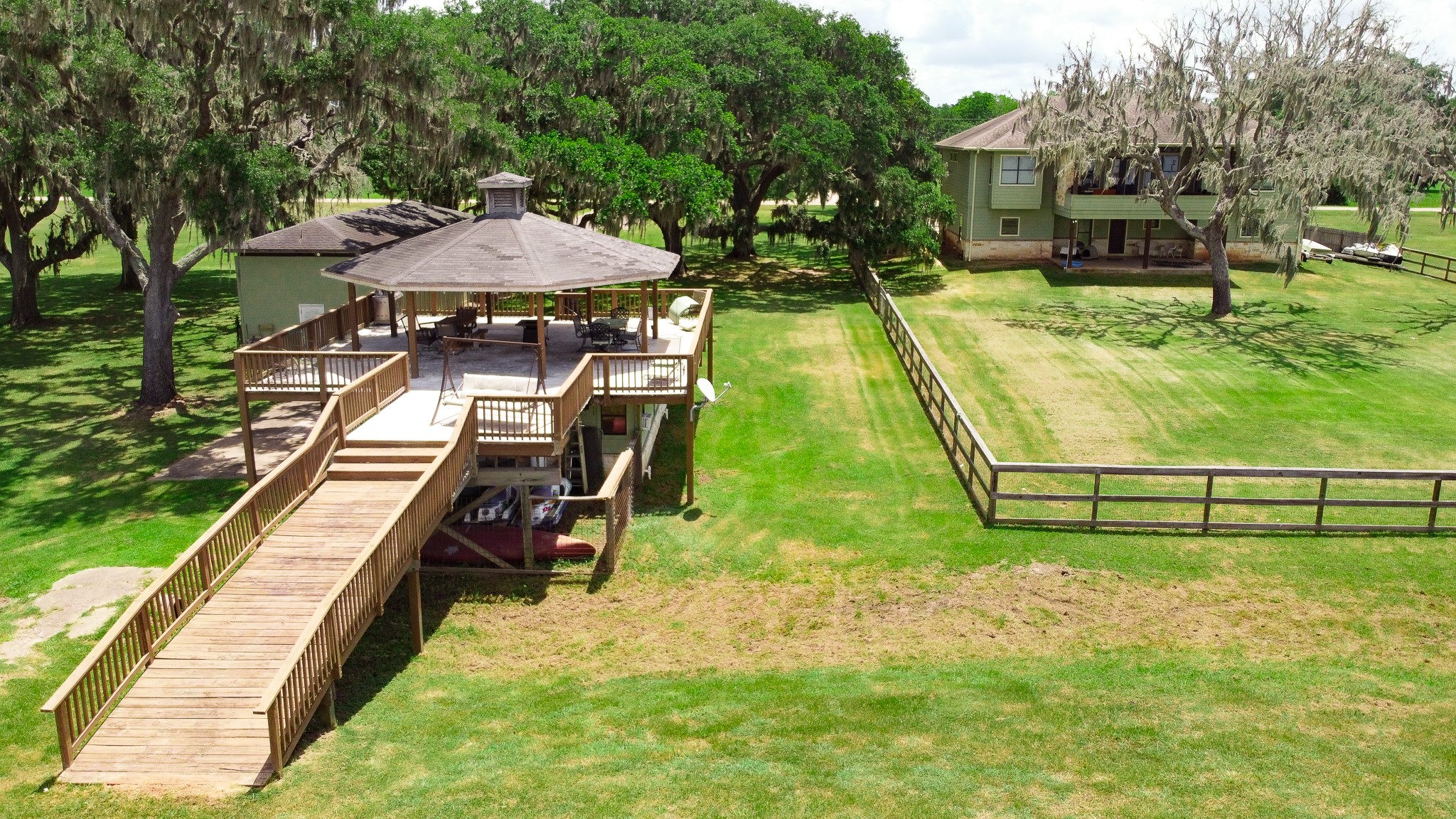 232 Pony Trail , Angleton, TX, 77515 | 90346447 | Realty Texas LLC