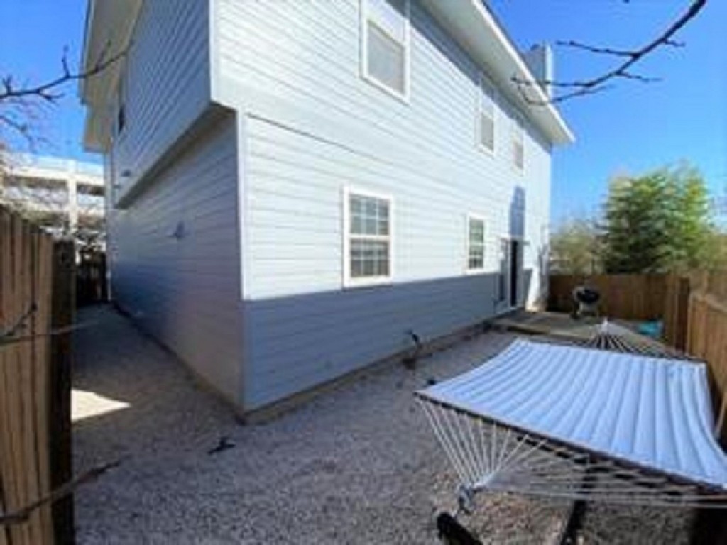 609 W 37th Street , Austin, TX, 78705 | 9703325 | Realty Texas LLC