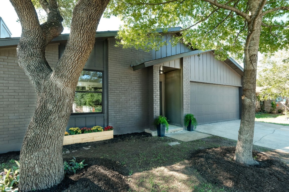 Off Market: 3926 Leafield Drive Blog Image Banner