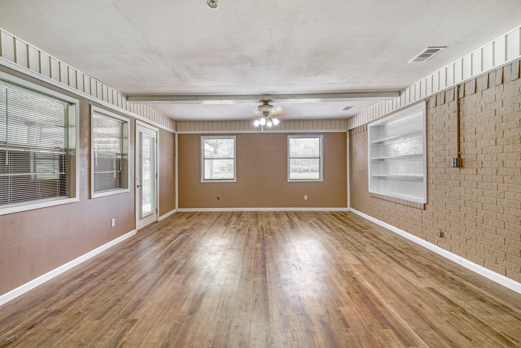 203 S Tammye Lane , Madisonville, TX, 77864 | 60163359 | Realty Texas LLC