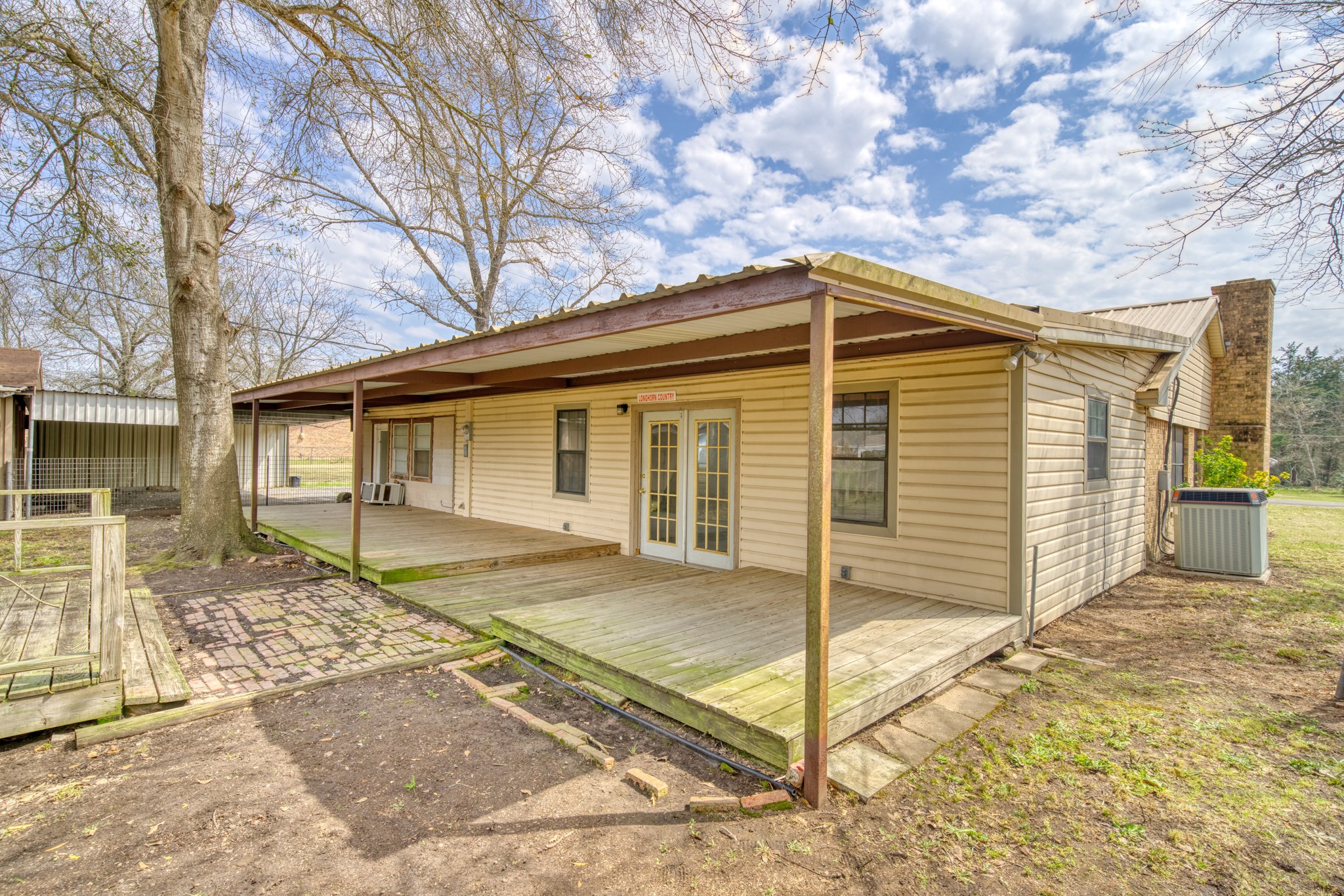 203 S Tammye Lane , Madisonville, TX, 77864 | 60163359 | Realty Texas LLC