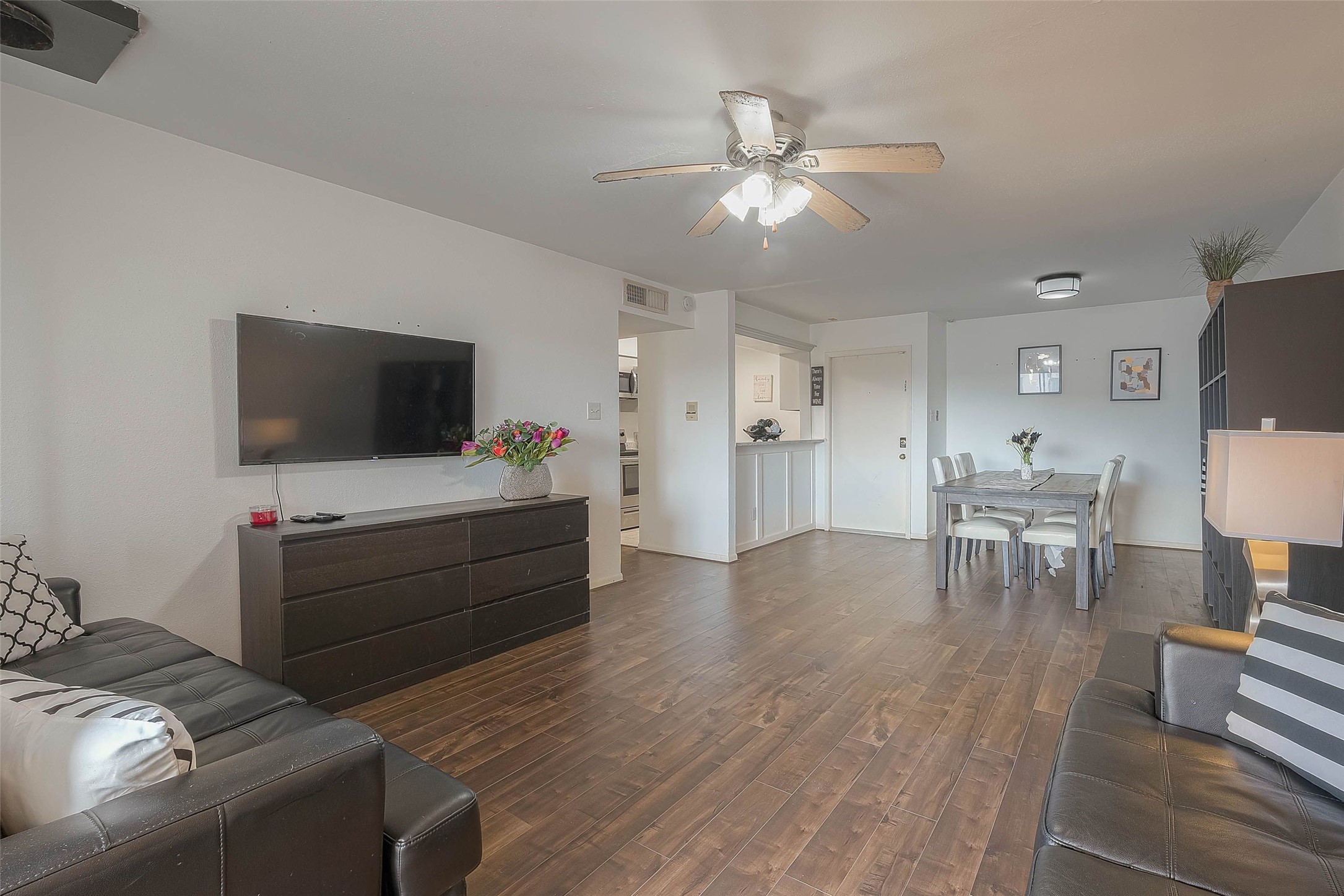 3025 Walnut Bend Lane 32 , Houston, TX, 77042 | 7968934 | Realty Texas LLC