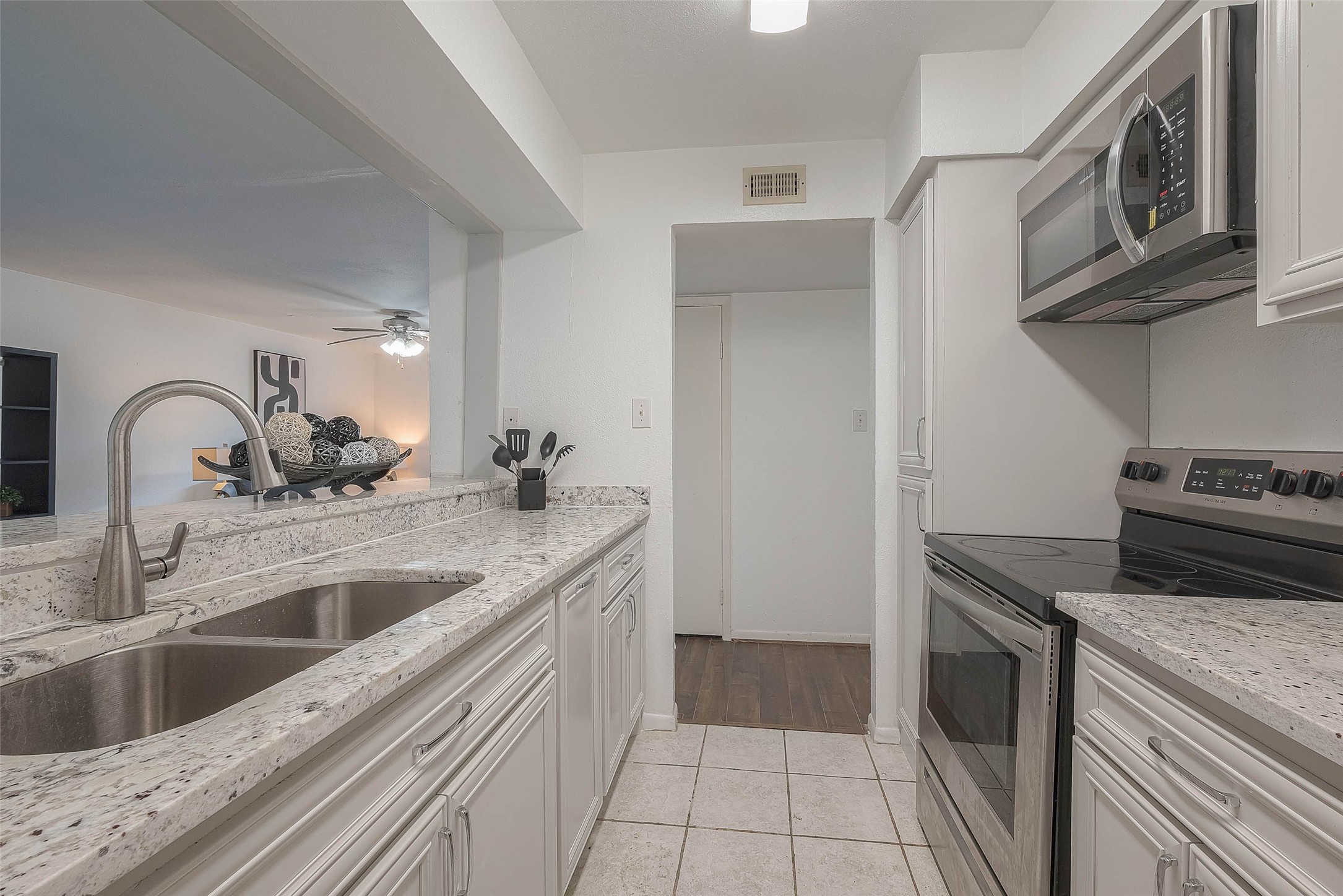 3025 Walnut Bend Lane 32 , Houston, TX, 77042 | 7968934 | Realty Texas LLC