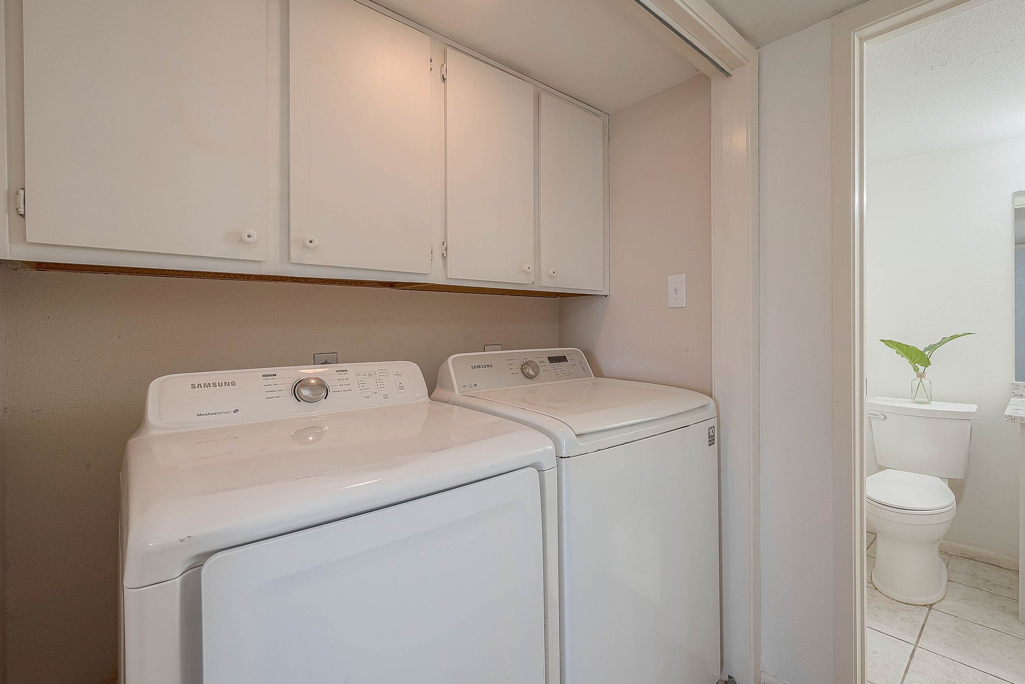 3025 Walnut Bend Lane 32 , Houston, TX, 77042 | 7968934 | Realty Texas LLC
