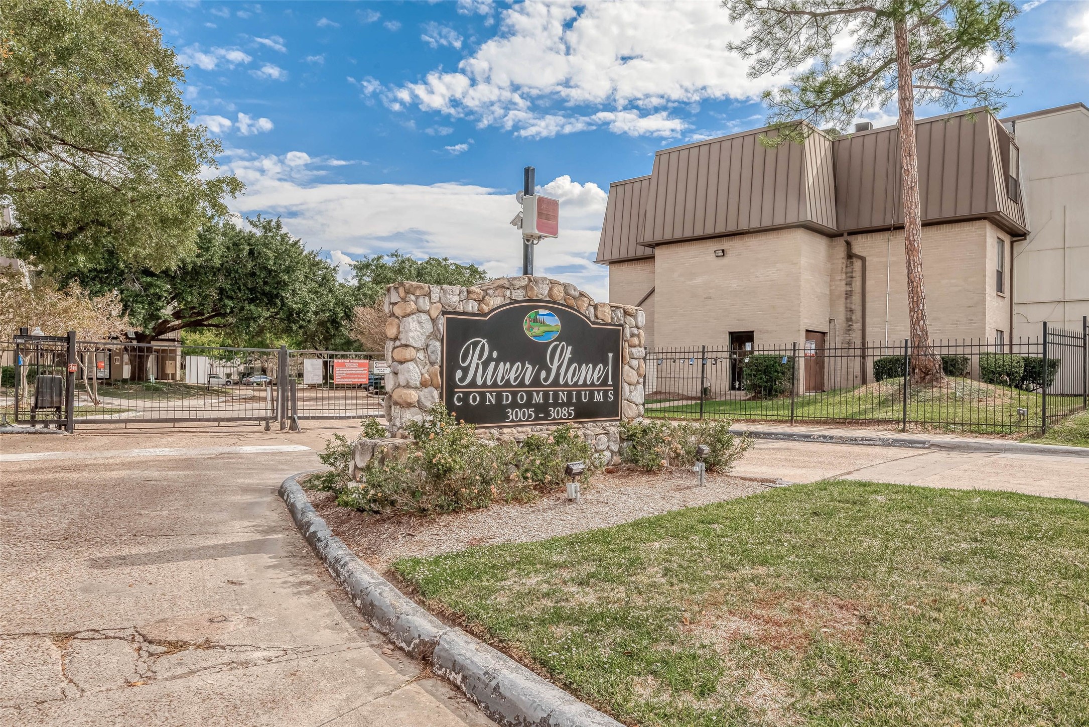 3025 Walnut Bend Lane 32 , Houston, TX, 77042 | 7968934 | Realty Texas LLC