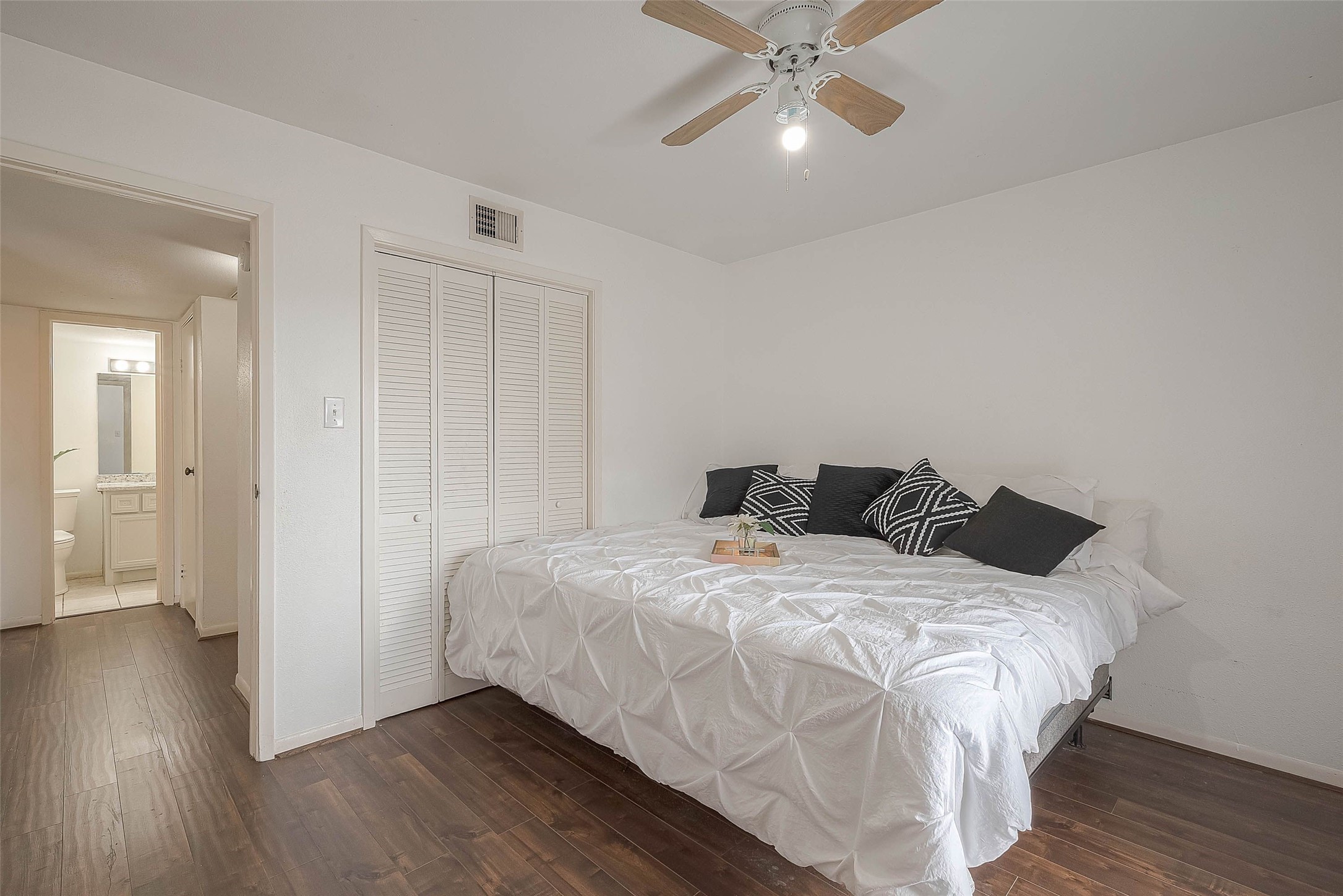 3025 Walnut Bend Lane 32 , Houston, TX, 77042 | 7968934 | Realty Texas LLC