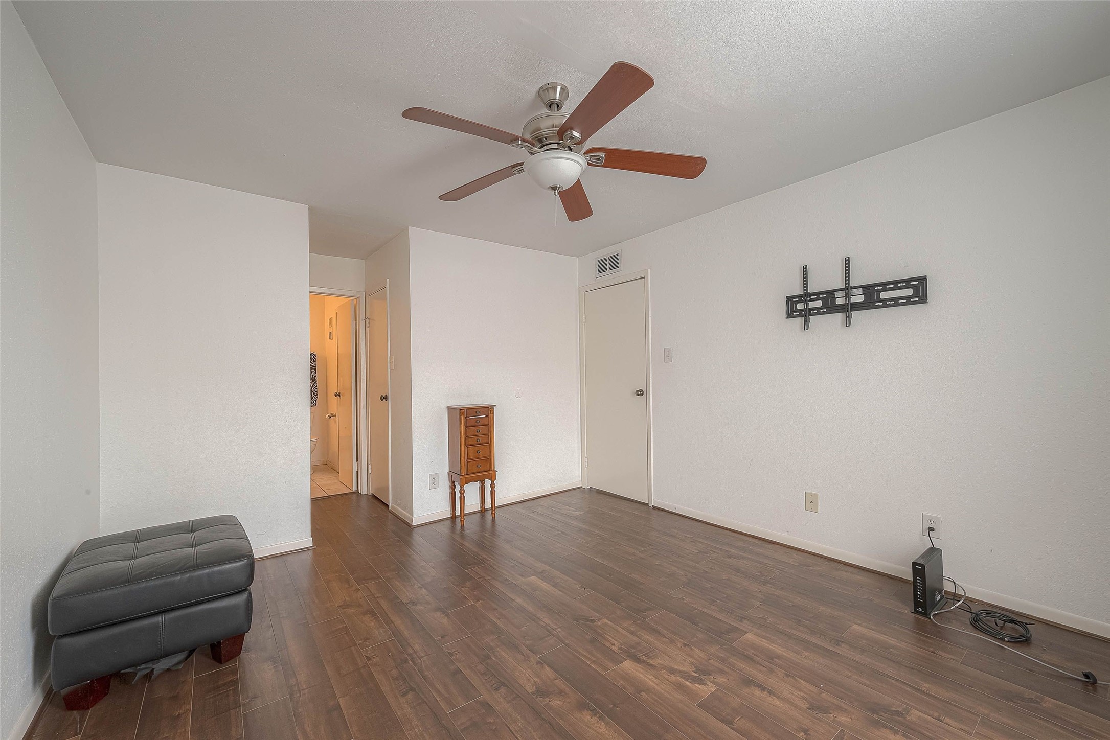 3025 Walnut Bend Lane 32 , Houston, TX, 77042 | 7968934 | Realty Texas LLC