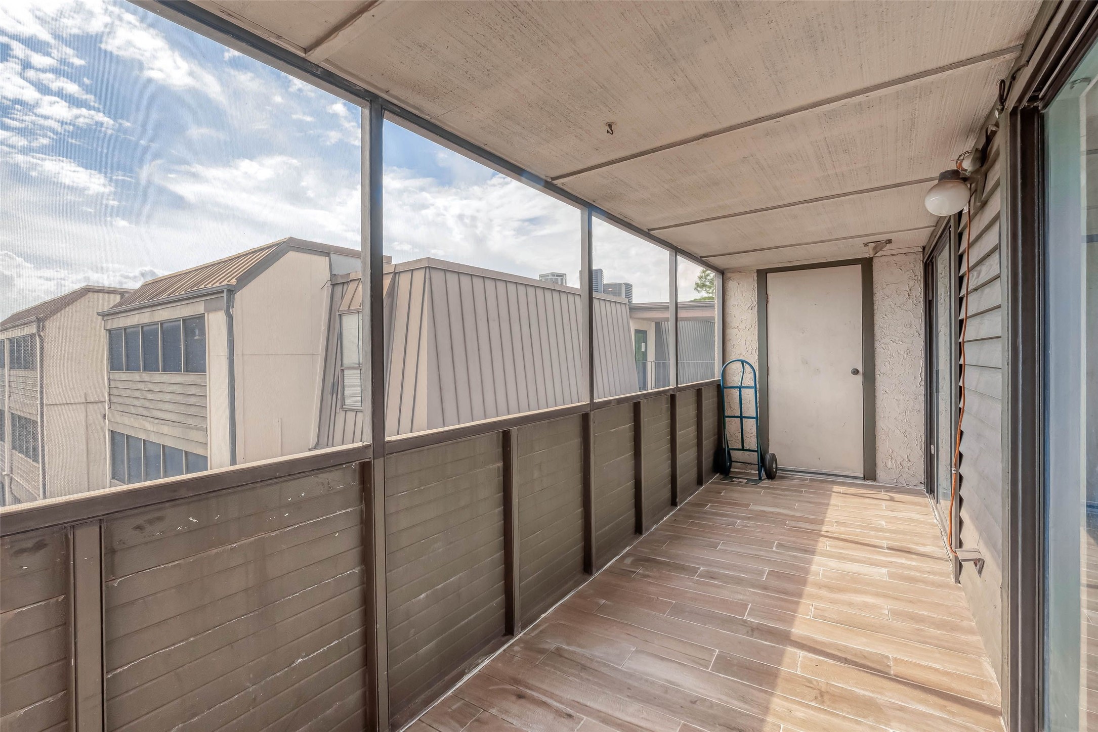 3025 Walnut Bend Lane 32 , Houston, TX, 77042 | 7968934 | Realty Texas LLC