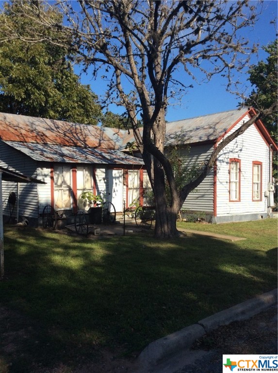 501 W Clayton Street , Cuero, TX, 77954 | 526698 | Realty Texas LLC