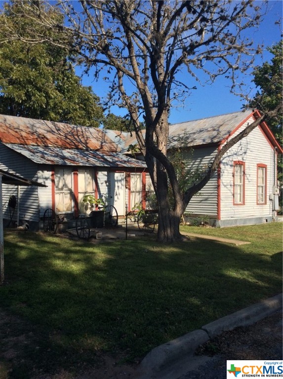 501 W Clayton Street , Cuero, TX, 77954 | 526698 | Realty Texas LLC