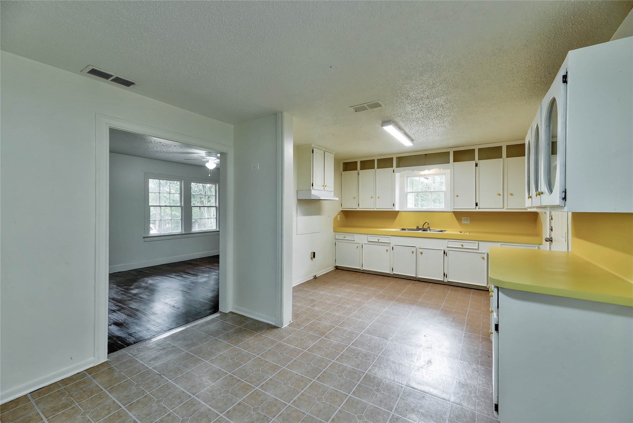 944 College Street , Jasper, TX, 75951 | 42411678 | Realty Texas LLC