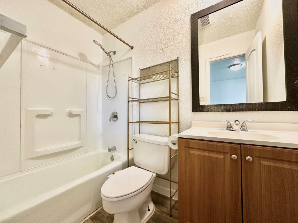 1015 Gardner Road B , Austin, TX, 78721 | 7105796 | Realty Texas LLC