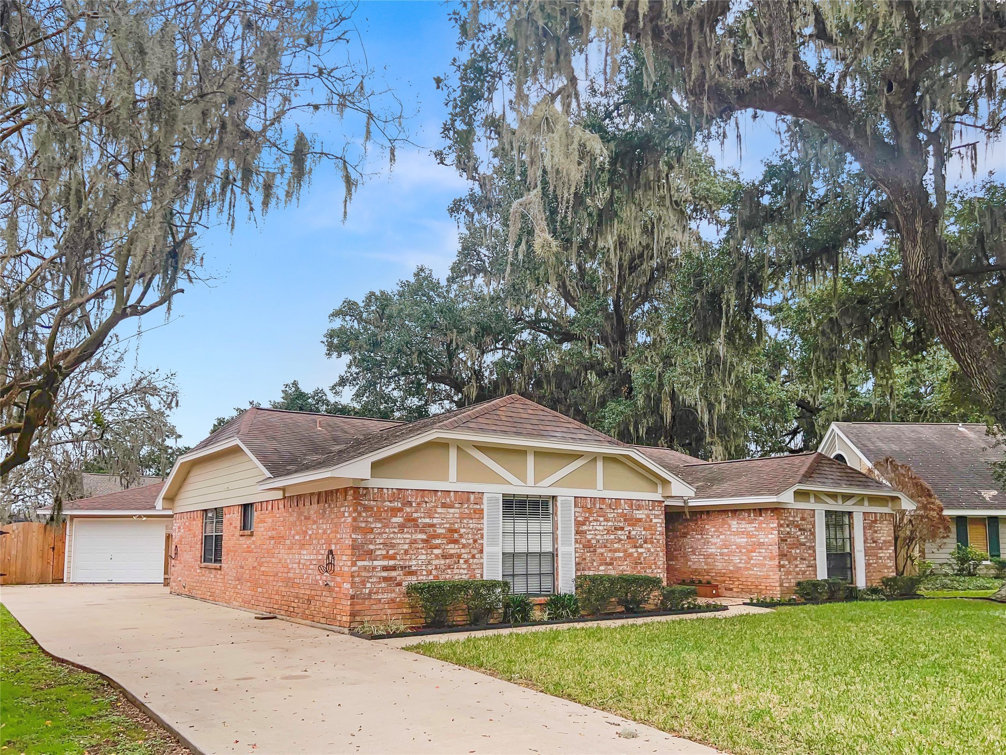 115 Spanish Moss Lane , Lake Jackson, TX, 77566 | 93671651 | Realty Texas LLC