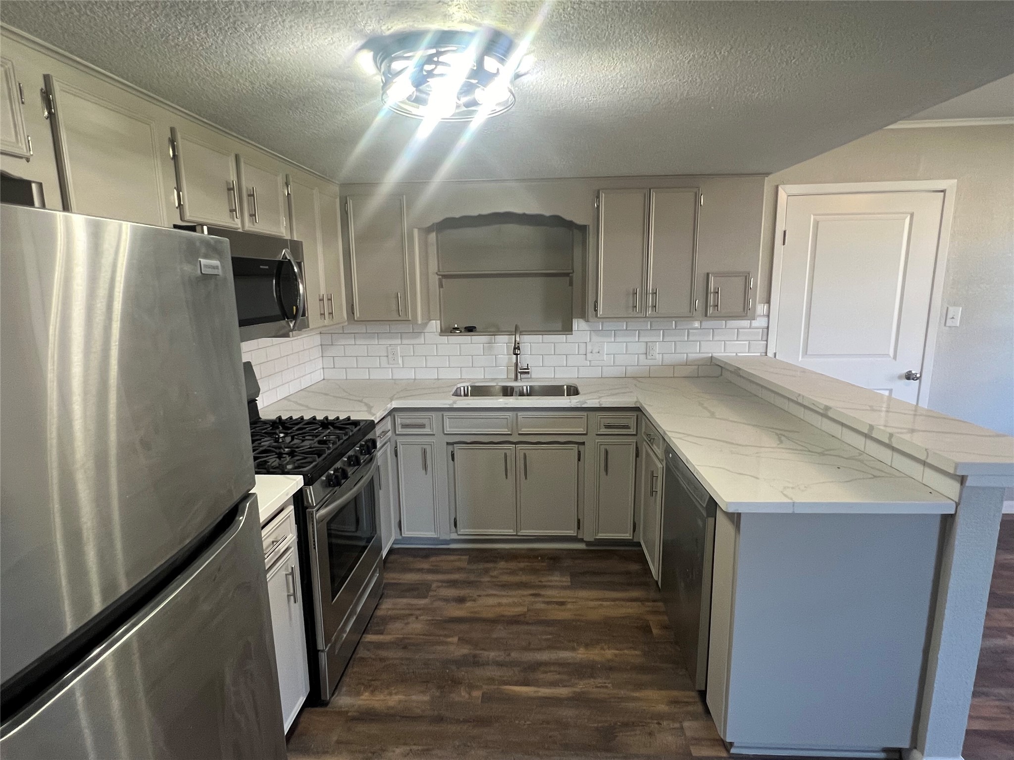 1041 E 2nd Street , Bellville, TX, 77418 | 81959514 | Realty Texas LLC