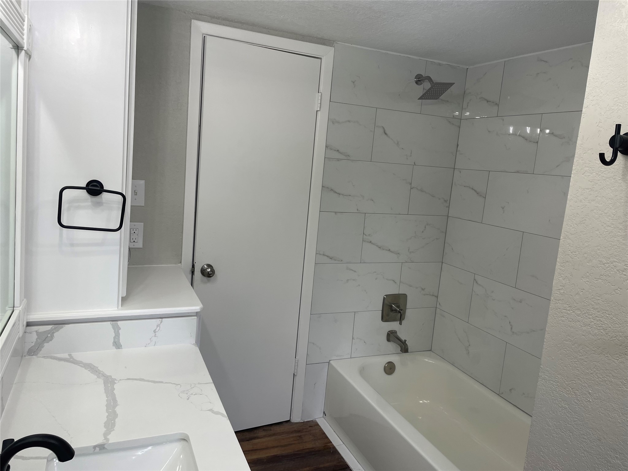 1041 E 2nd Street , Bellville, TX, 77418 | 81959514 | Realty Texas LLC