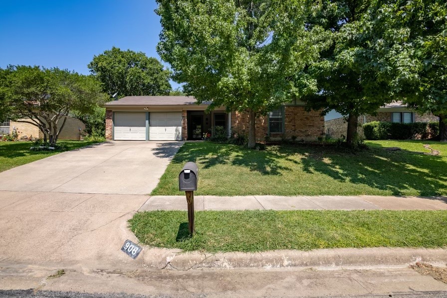 906 Willow Circle N , Burleson, TX, 76028 | 20504380 | Realty Texas LLC