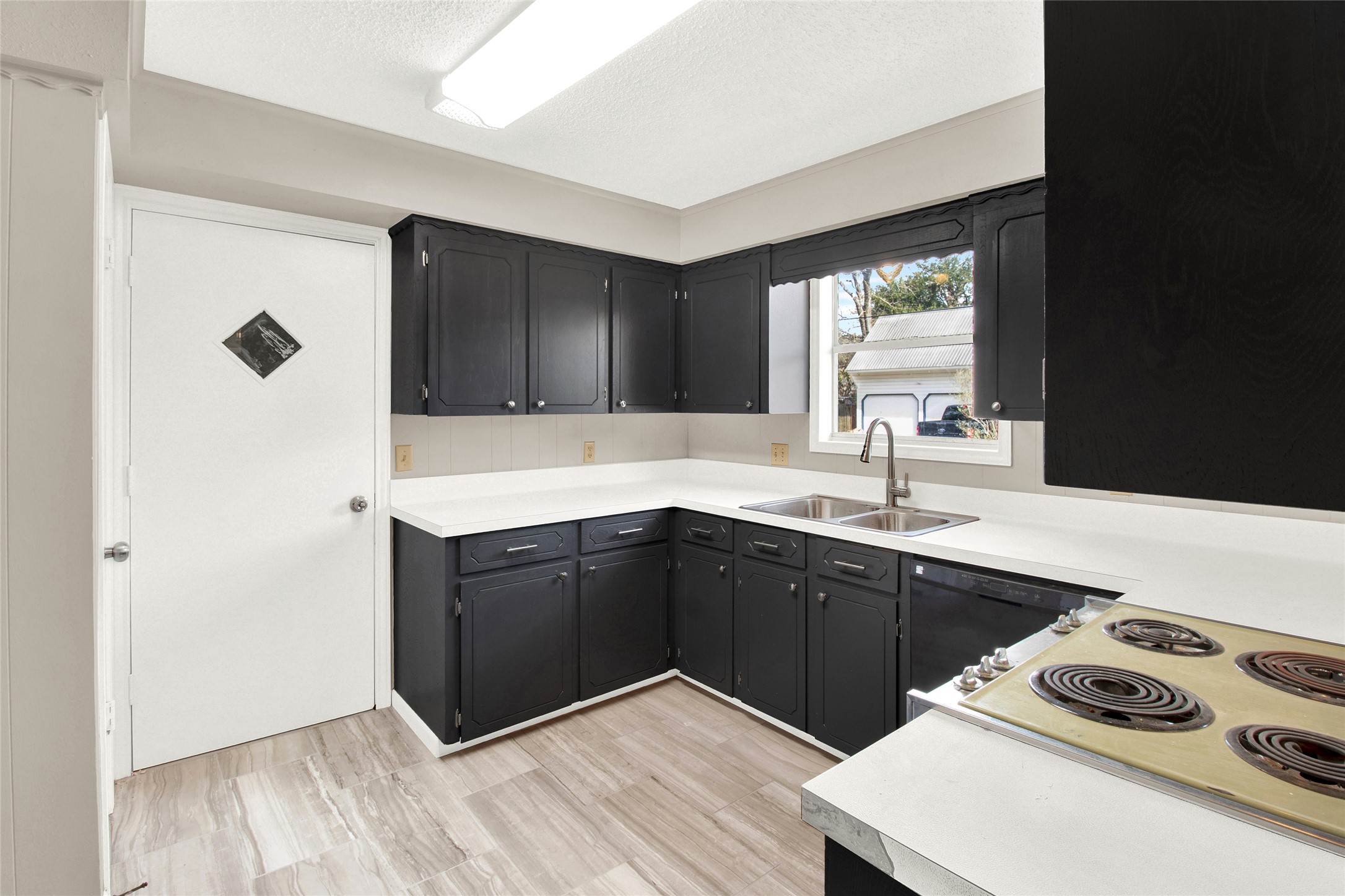 702 W Lang Street , Alvin, TX, 77511 | 44809362 | Realty Texas LLC