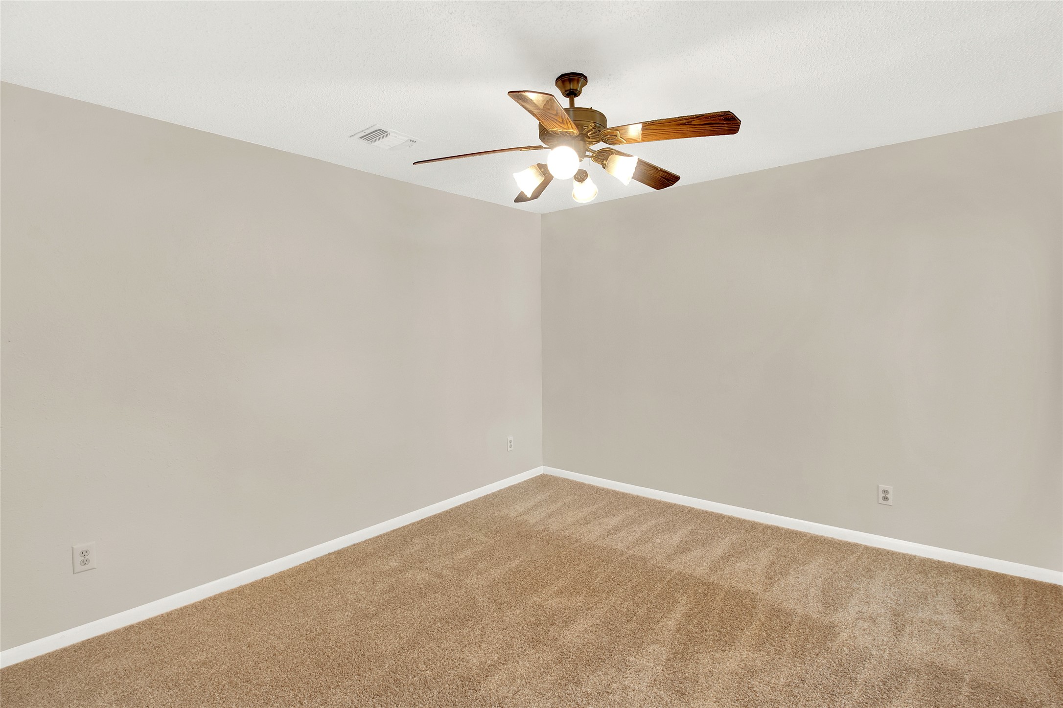 702 W Lang Street , Alvin, TX, 77511 | 44809362 | Realty Texas LLC