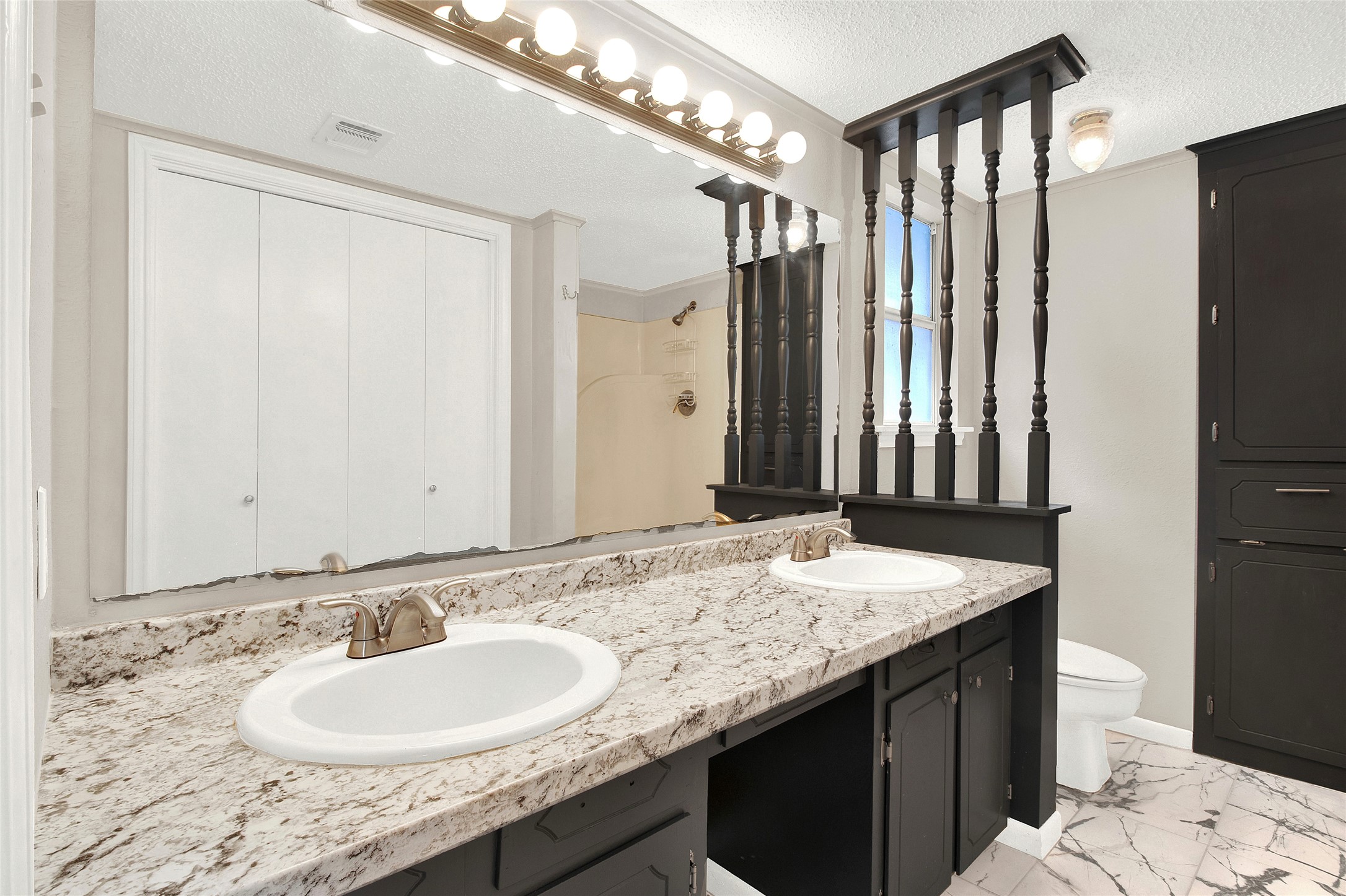 702 W Lang Street , Alvin, TX, 77511 | 44809362 | Realty Texas LLC