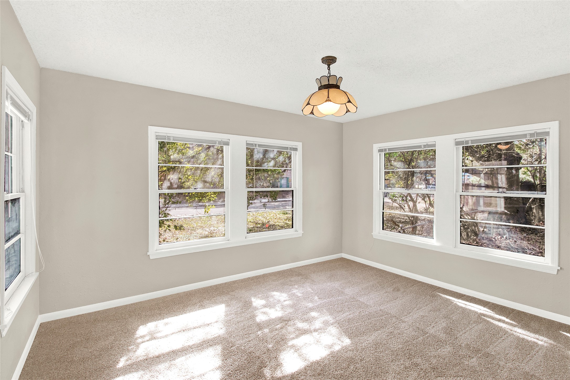 702 W Lang Street , Alvin, TX, 77511 | 44809362 | Realty Texas LLC