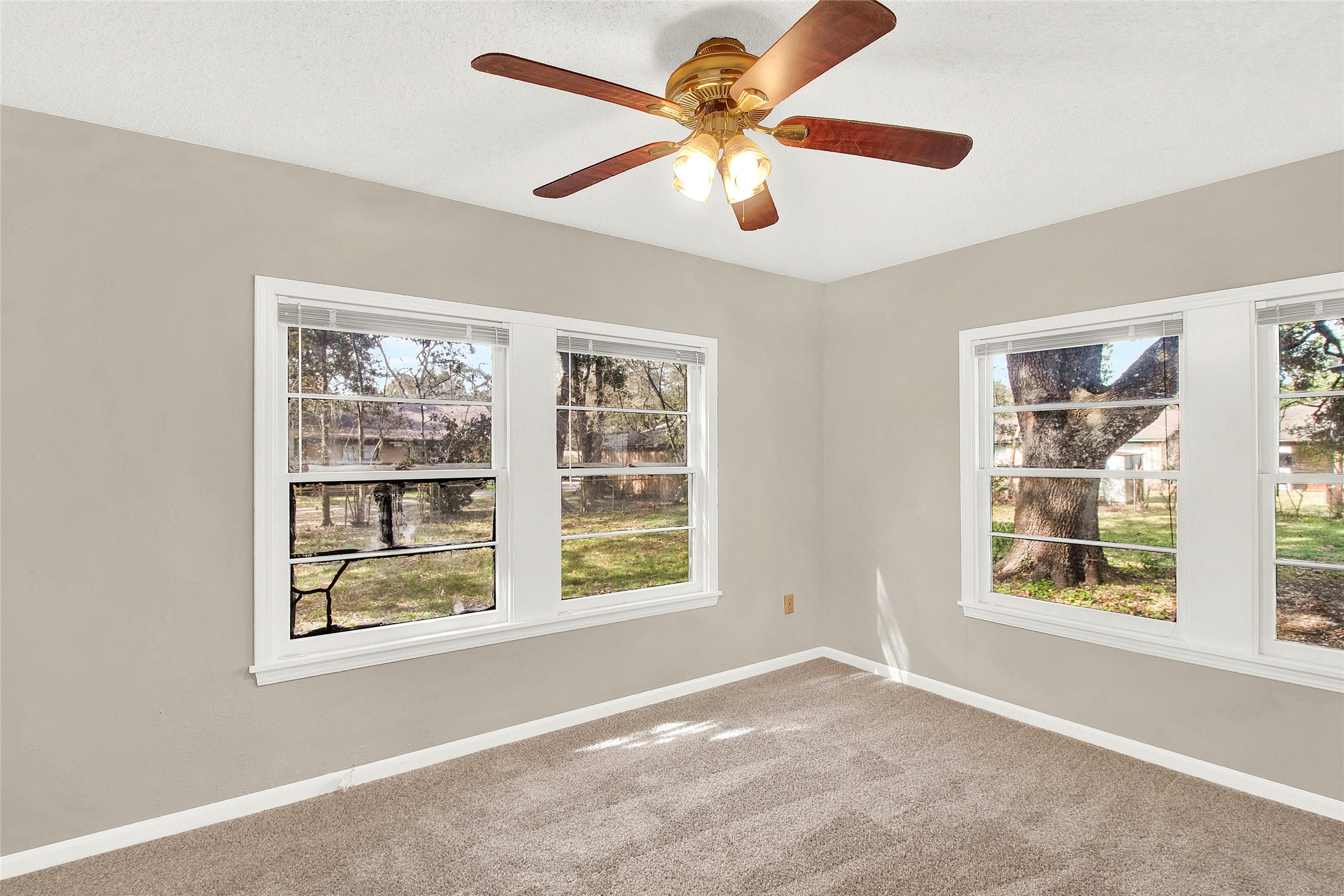 702 W Lang Street , Alvin, TX, 77511 | 44809362 | Realty Texas LLC