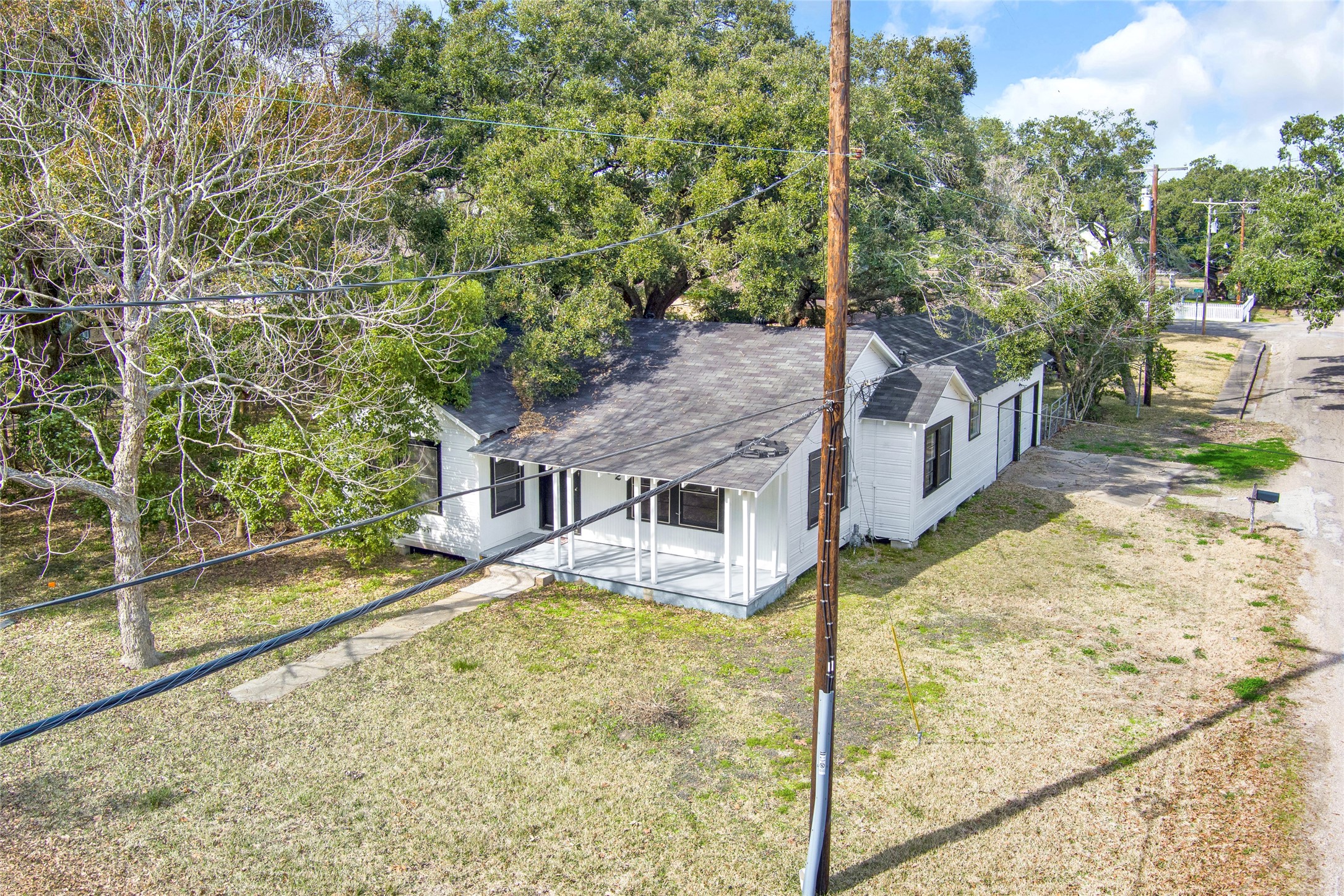 702 W Lang Street , Alvin, TX, 77511 | 44809362 | Realty Texas LLC