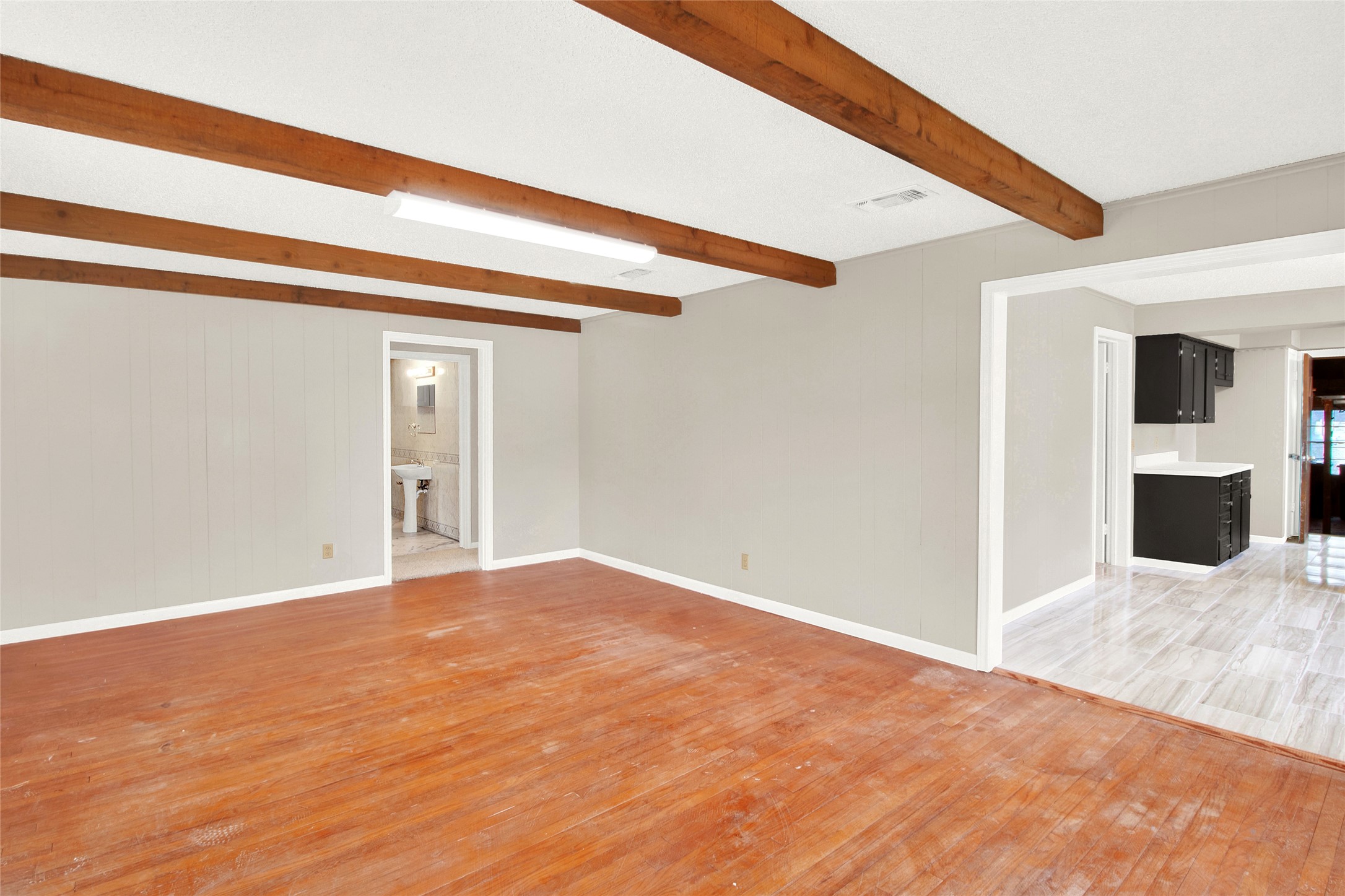 702 W Lang Street , Alvin, TX, 77511 | 44809362 | Realty Texas LLC