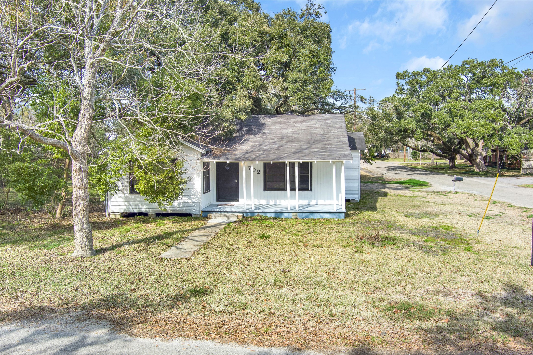 702 W Lang Street , Alvin, TX, 77511 | 44809362 | Realty Texas LLC