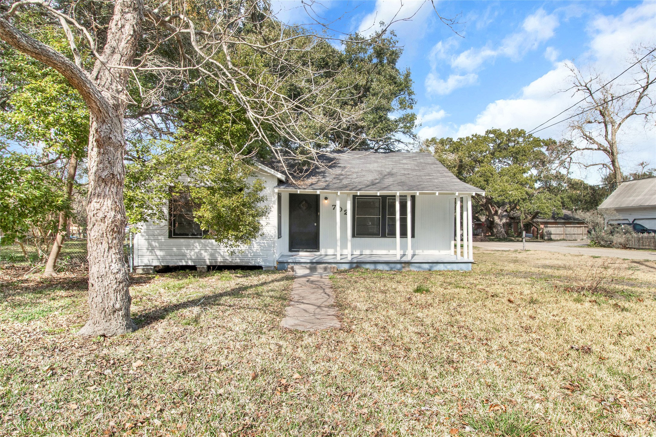 702 W Lang Street , Alvin, TX, 77511 | 44809362 | Realty Texas LLC