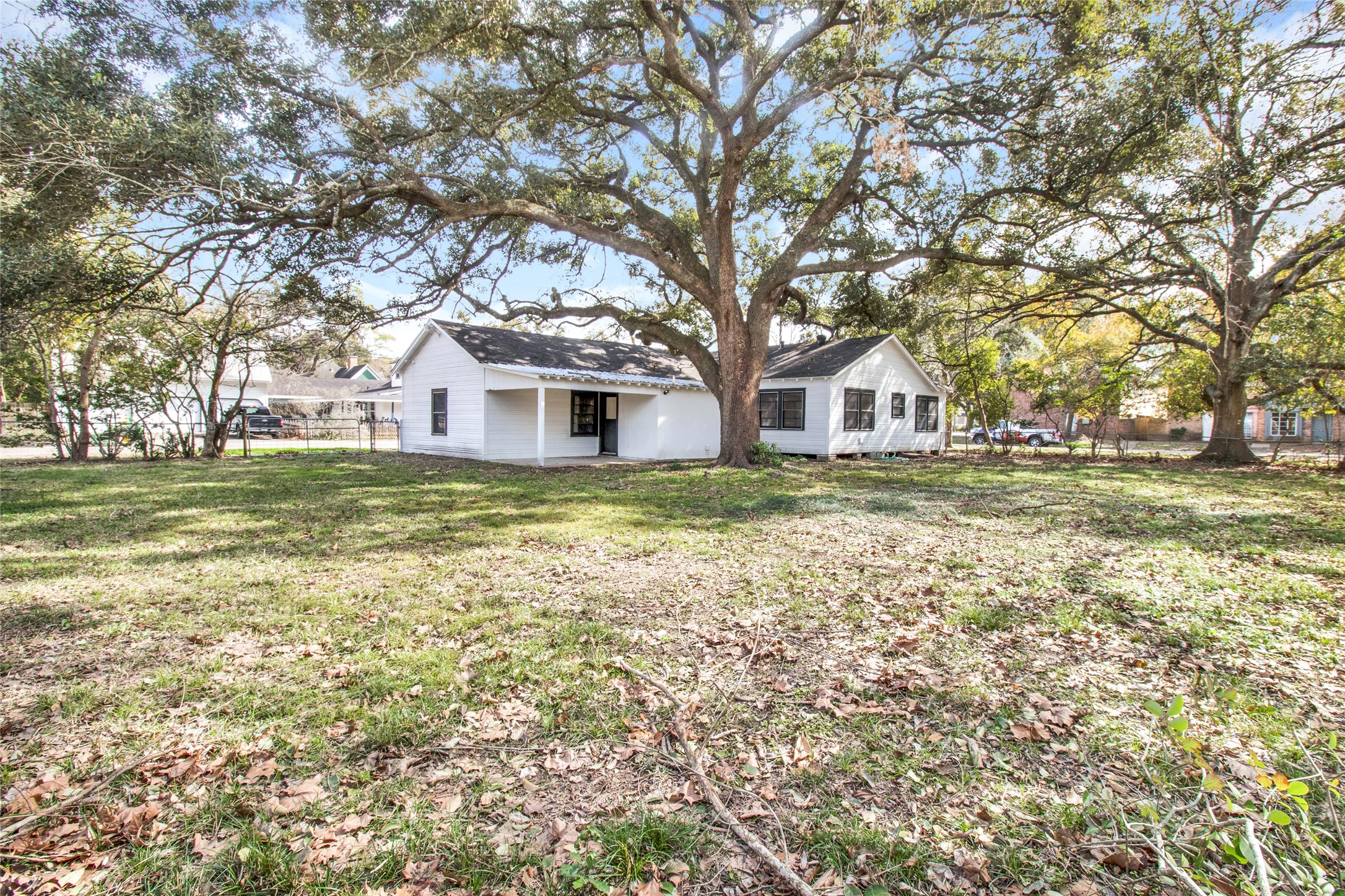 702 W Lang Street , Alvin, TX, 77511 | 44809362 | Realty Texas LLC
