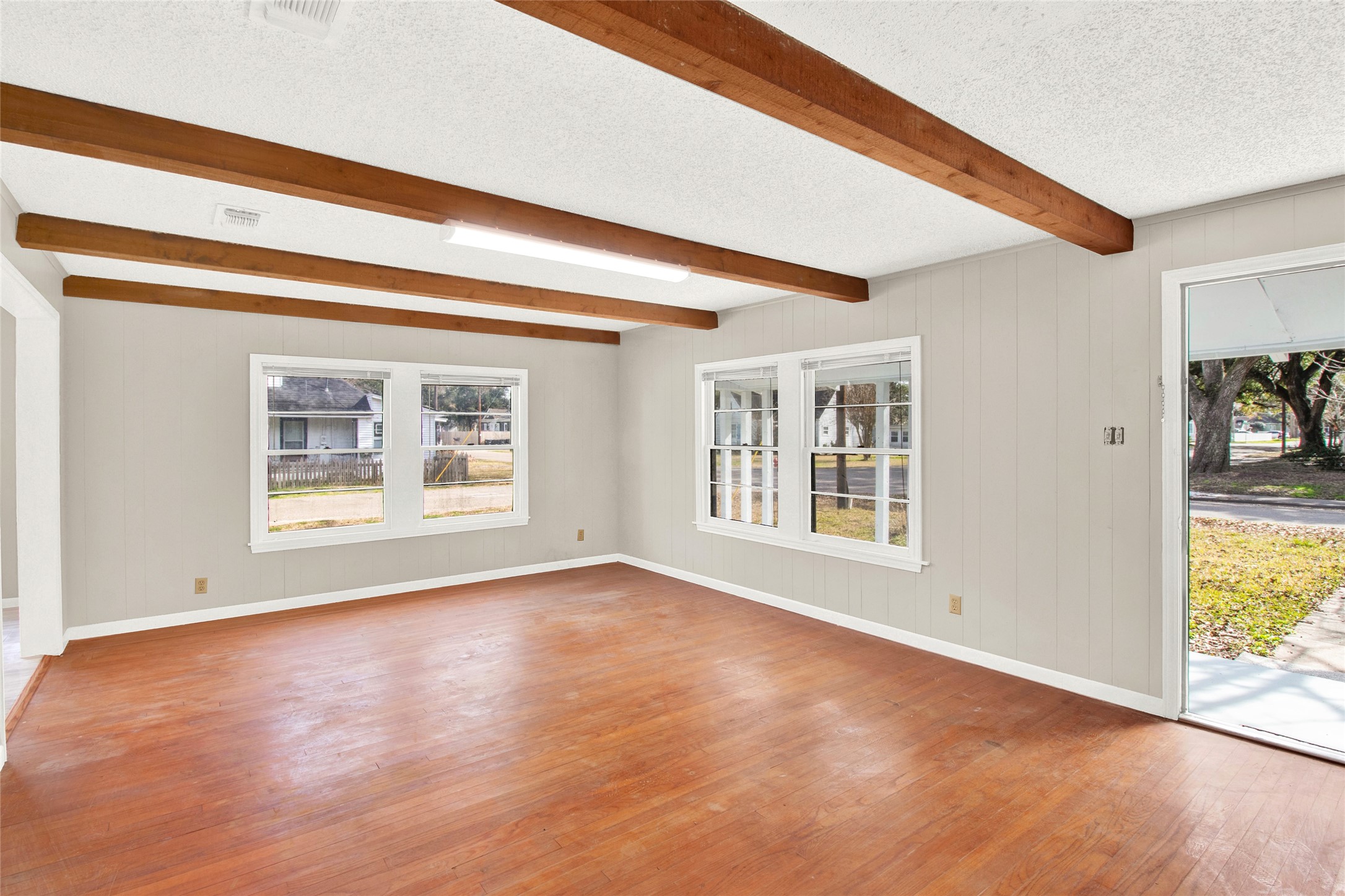 702 W Lang Street , Alvin, TX, 77511 | 44809362 | Realty Texas LLC