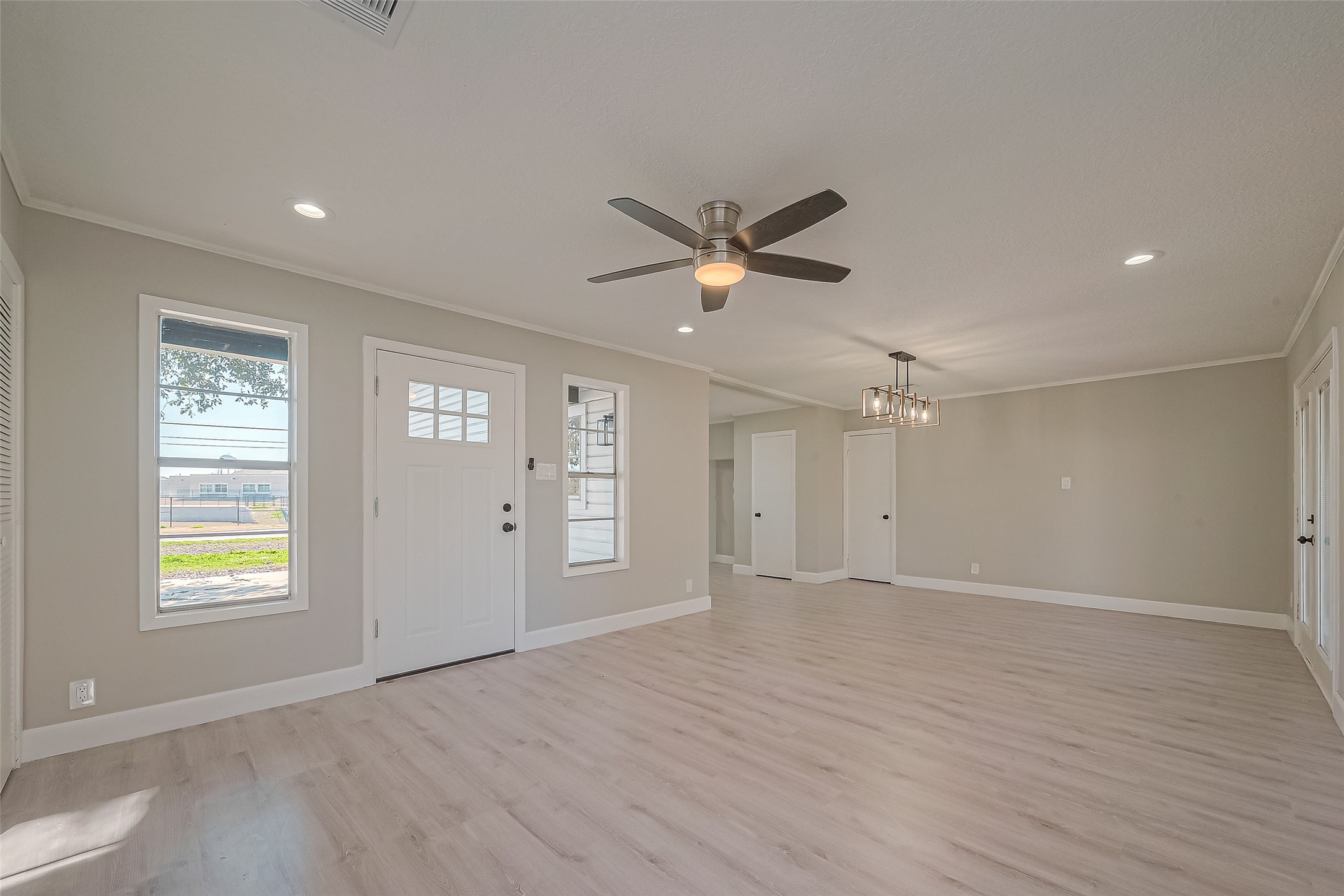 1305 S Airhart Drive , Baytown, TX, 77520 | 53621207 | Realty Texas LLC