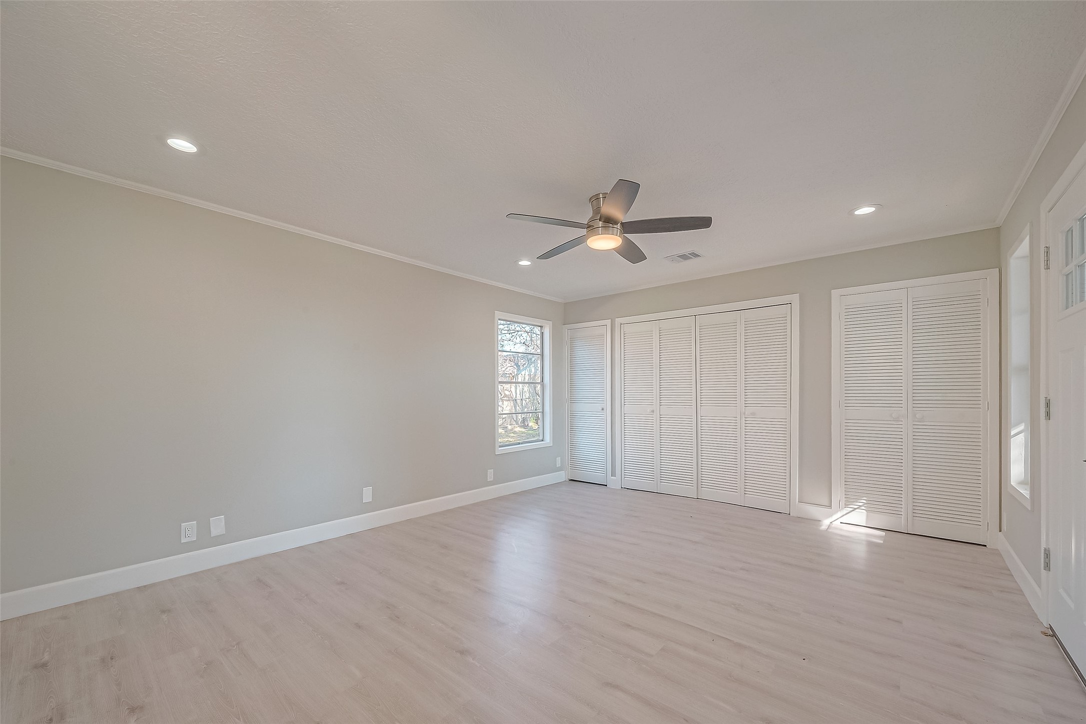 1305 S Airhart Drive , Baytown, TX, 77520 | 53621207 | Realty Texas LLC