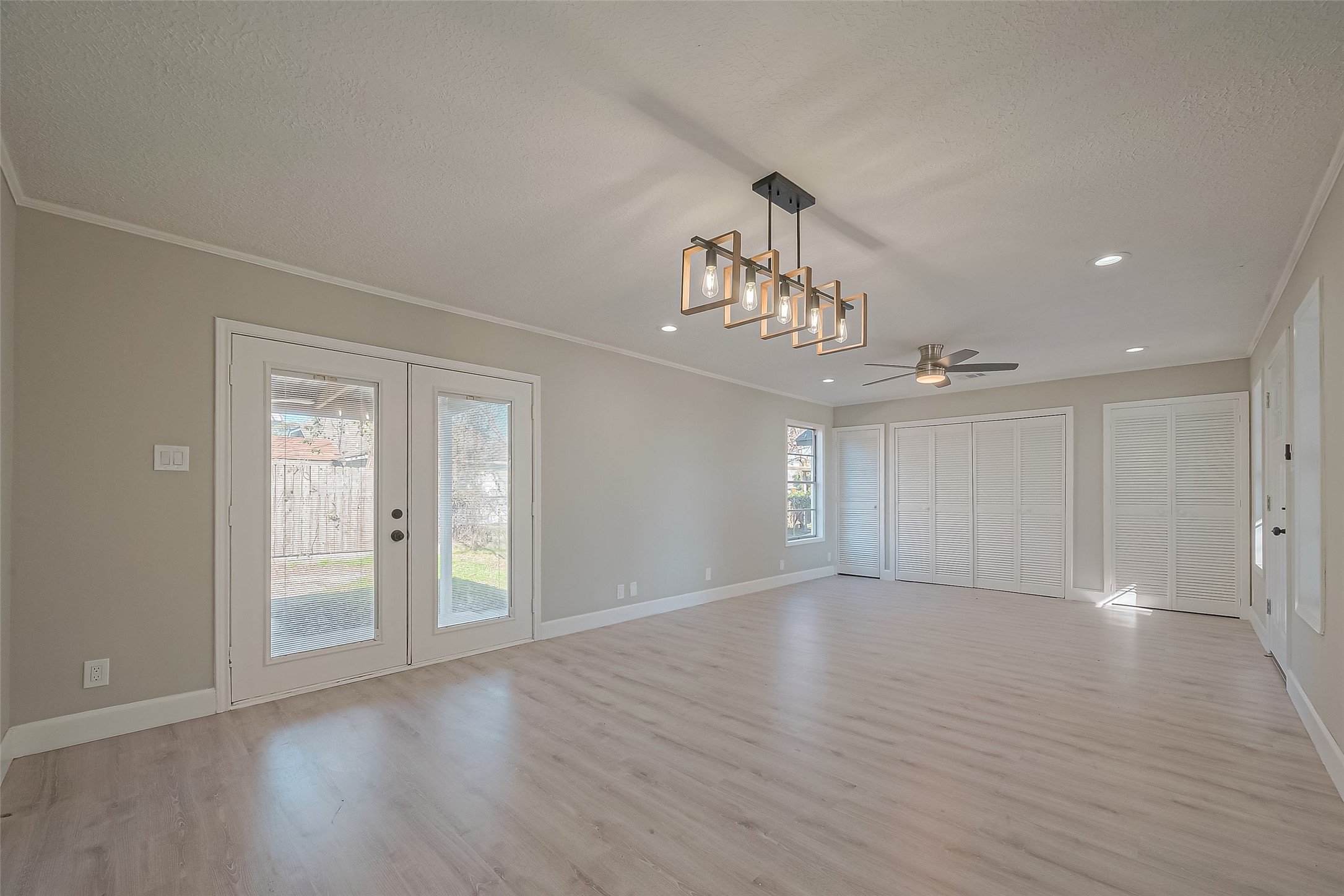 1305 S Airhart Drive , Baytown, TX, 77520 | 53621207 | Realty Texas LLC