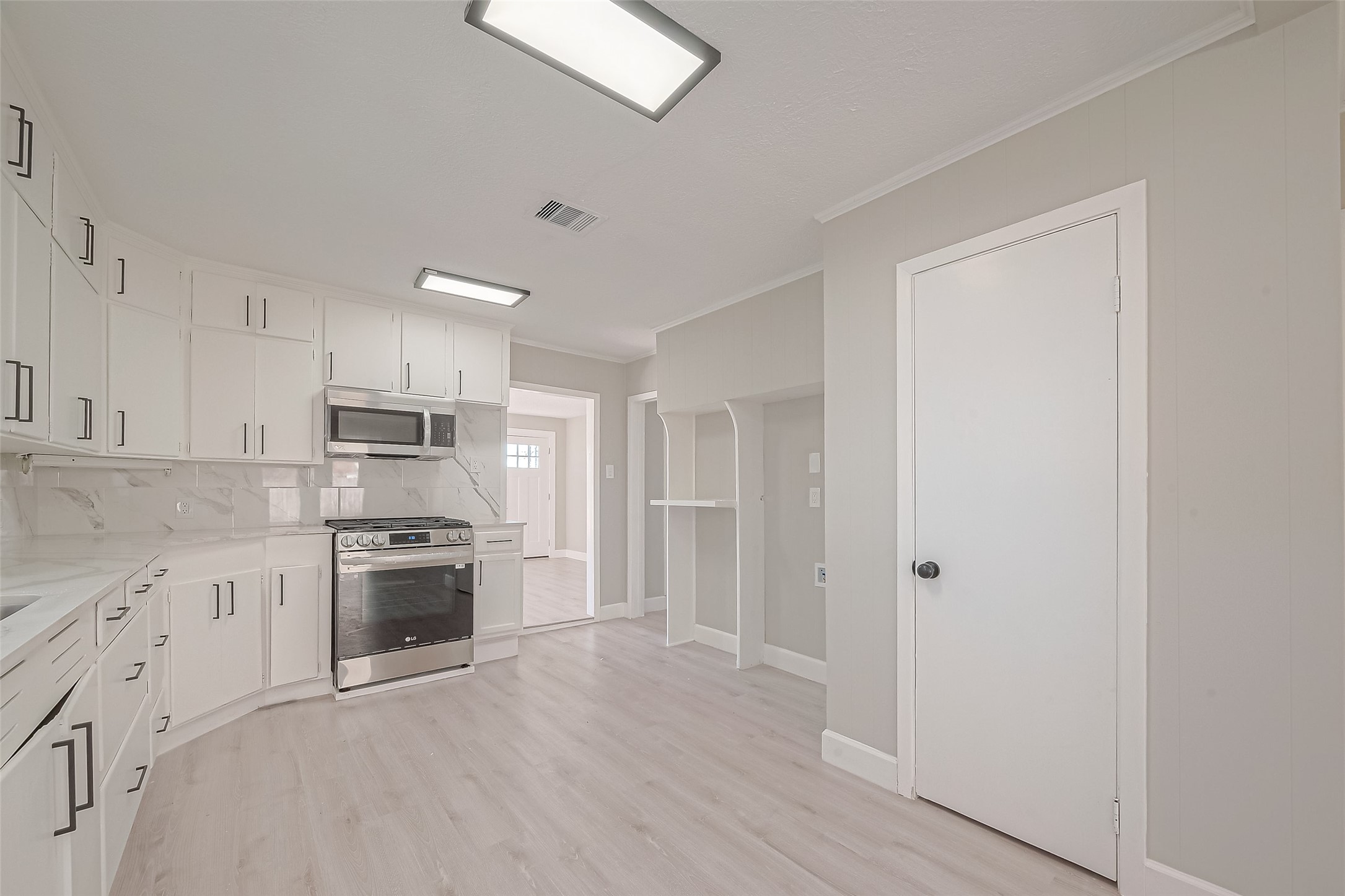 1305 S Airhart Drive , Baytown, TX, 77520 | 53621207 | Realty Texas LLC