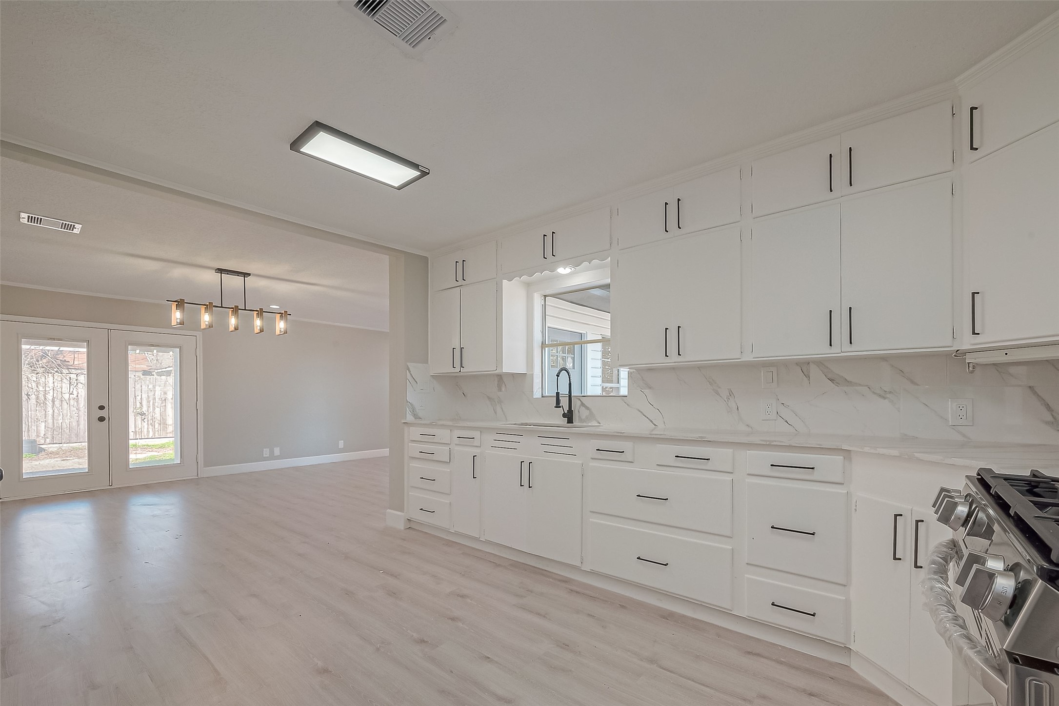 1305 S Airhart Drive , Baytown, TX, 77520 | 53621207 | Realty Texas LLC