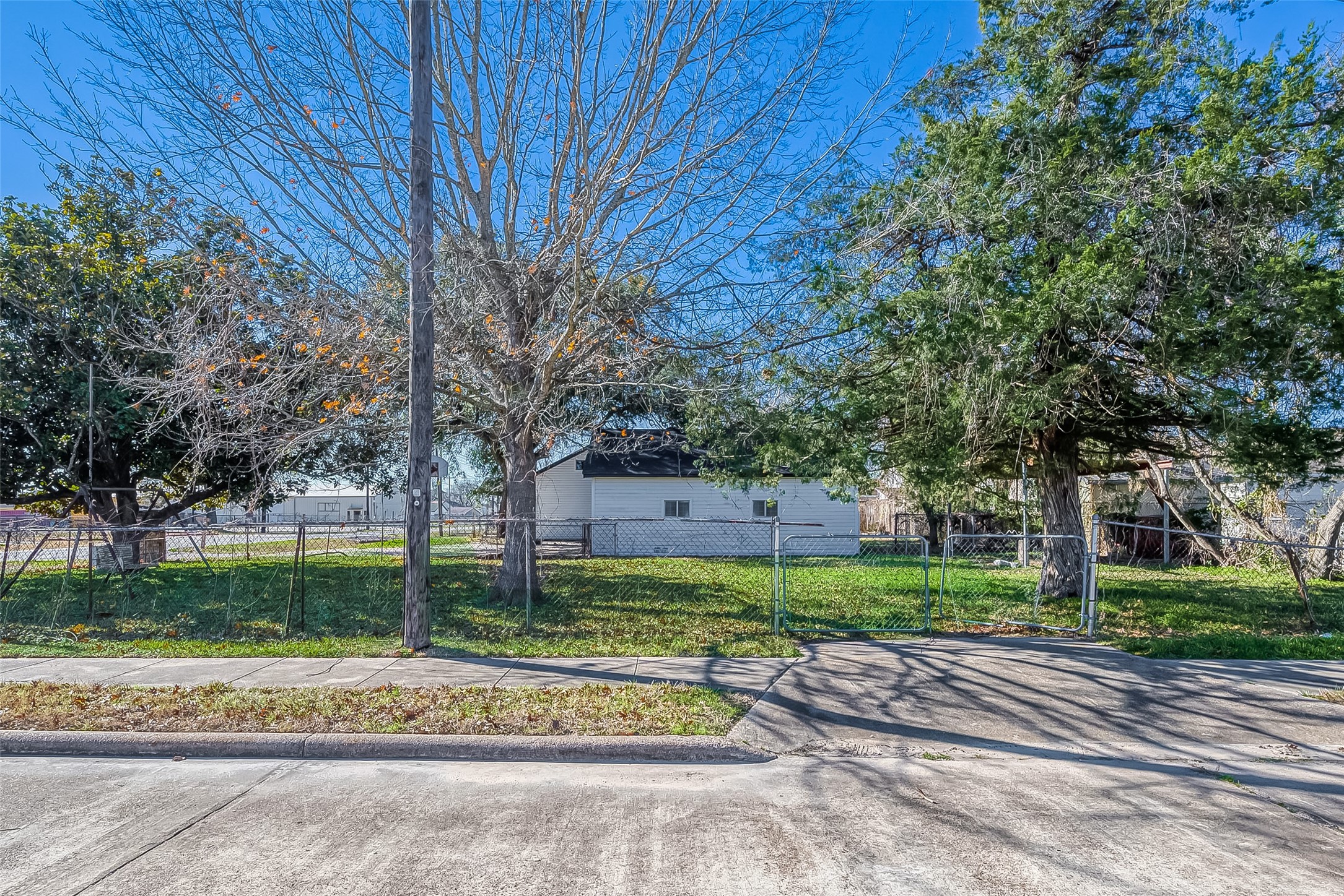 1305 S Airhart Drive , Baytown, TX, 77520 | 53621207 | Realty Texas LLC
