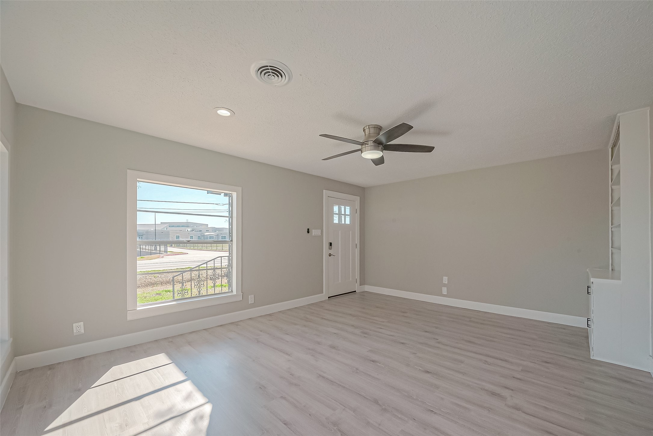 1305 S Airhart Drive , Baytown, TX, 77520 | 53621207 | Realty Texas LLC