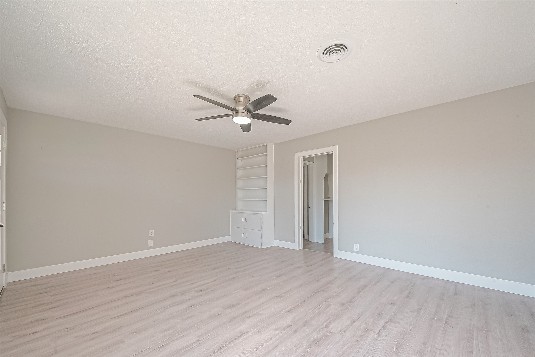 1305 S Airhart Drive , Baytown, TX, 77520 | 53621207 | Realty Texas LLC
