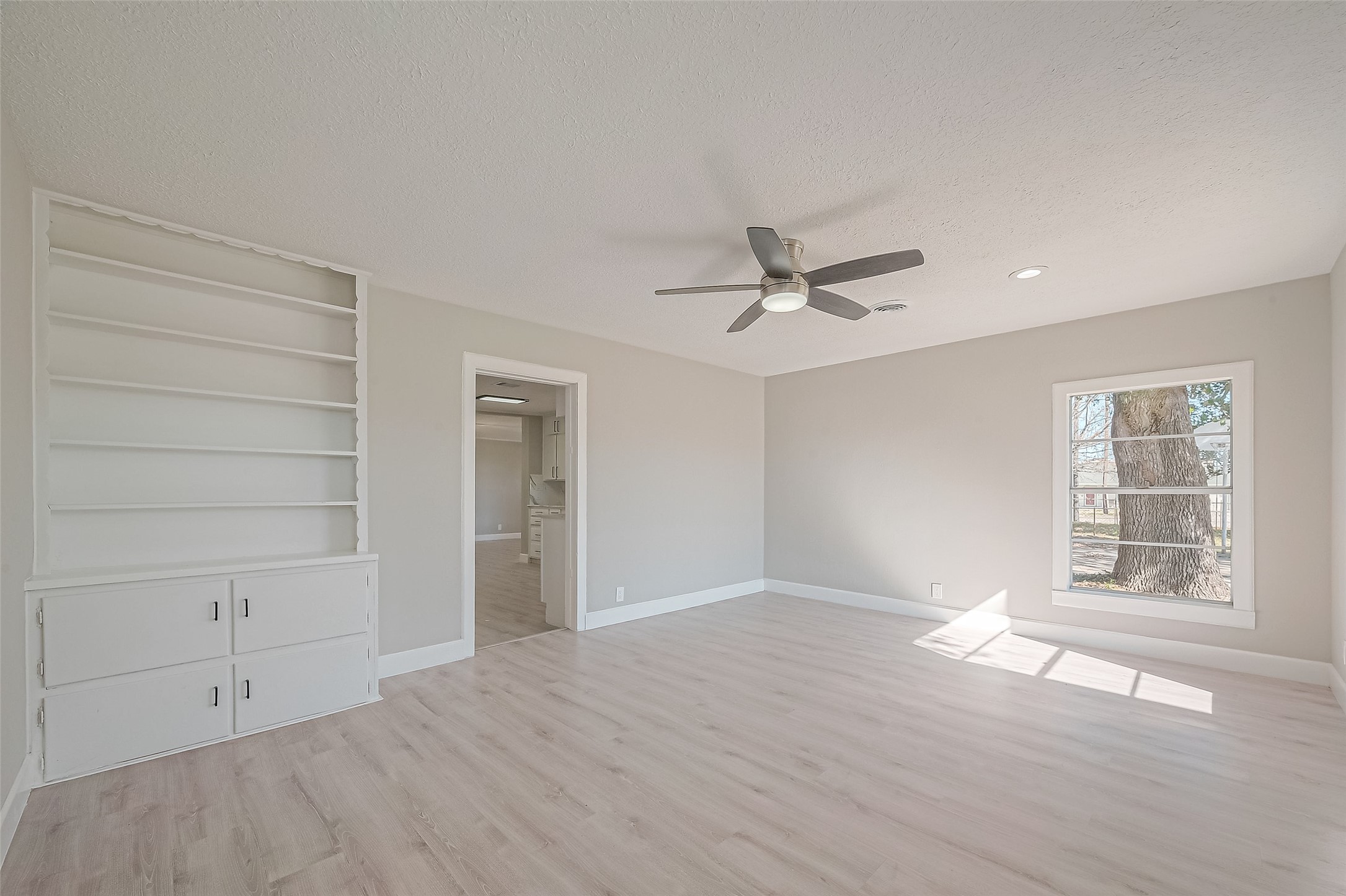 1305 S Airhart Drive , Baytown, TX, 77520 | 53621207 | Realty Texas LLC